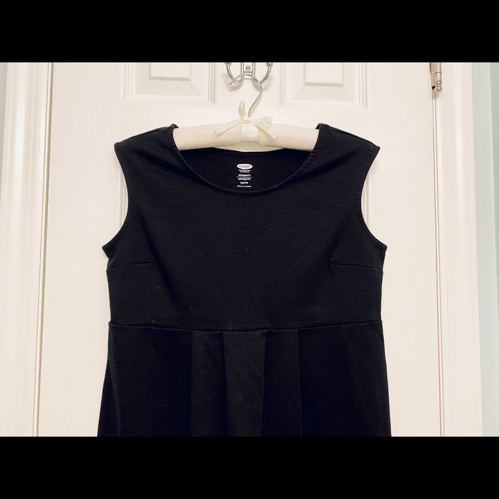 Black sleeveless maternity dress